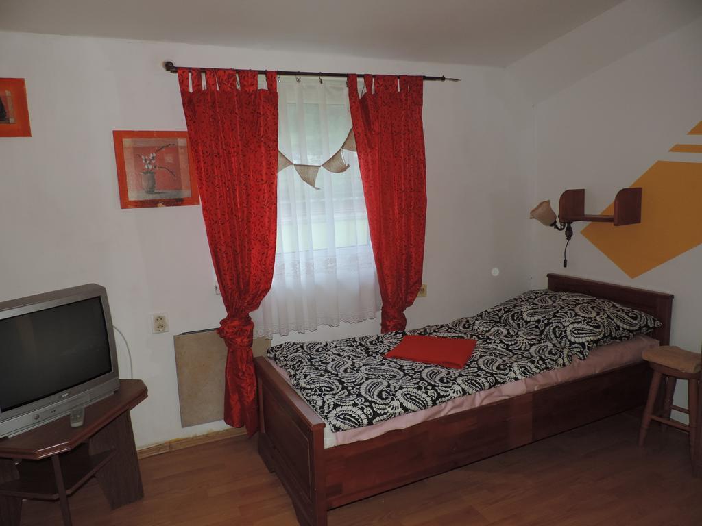 Western Penzion Ruzomberok Dış mekan fotoğraf